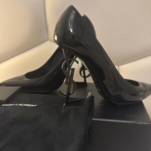 Like New BLACK SAINT LAURENT YSL PUMPS!Worn ONCE! SIZE 39! PERFECT HOLIDAY SHOE